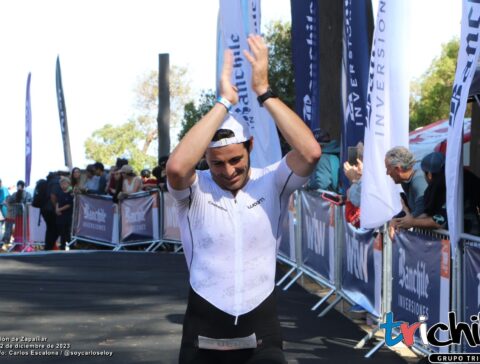 Triatleta amateur durante una competencia; imagen de portada del artículo sobre entrenamiento en zona 2