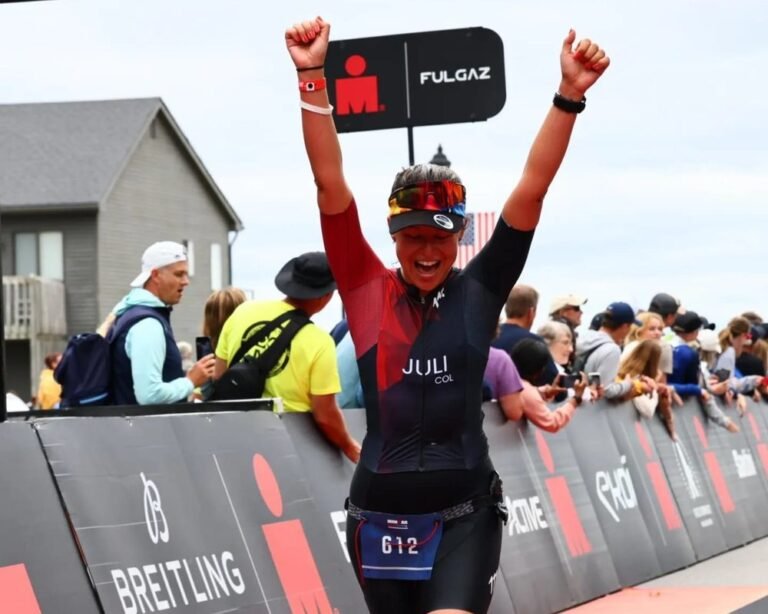 Juliana Bermeo en la llegada de un Ironman
